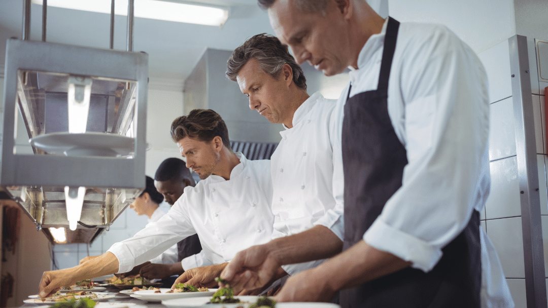 cocineros en cocina de restaurante El mejor software tpv para dark kitchen