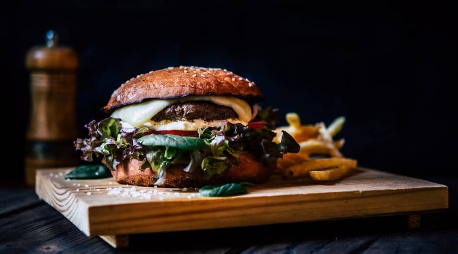 Descubre como se origino la hamburguesa