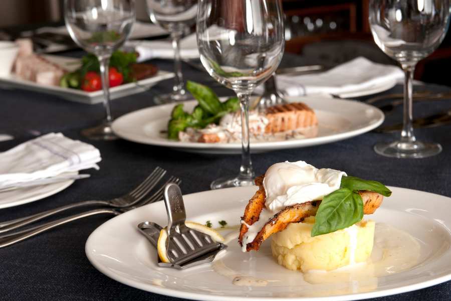 platos de restaurantes Pasos para reducir gastos en un restaurante